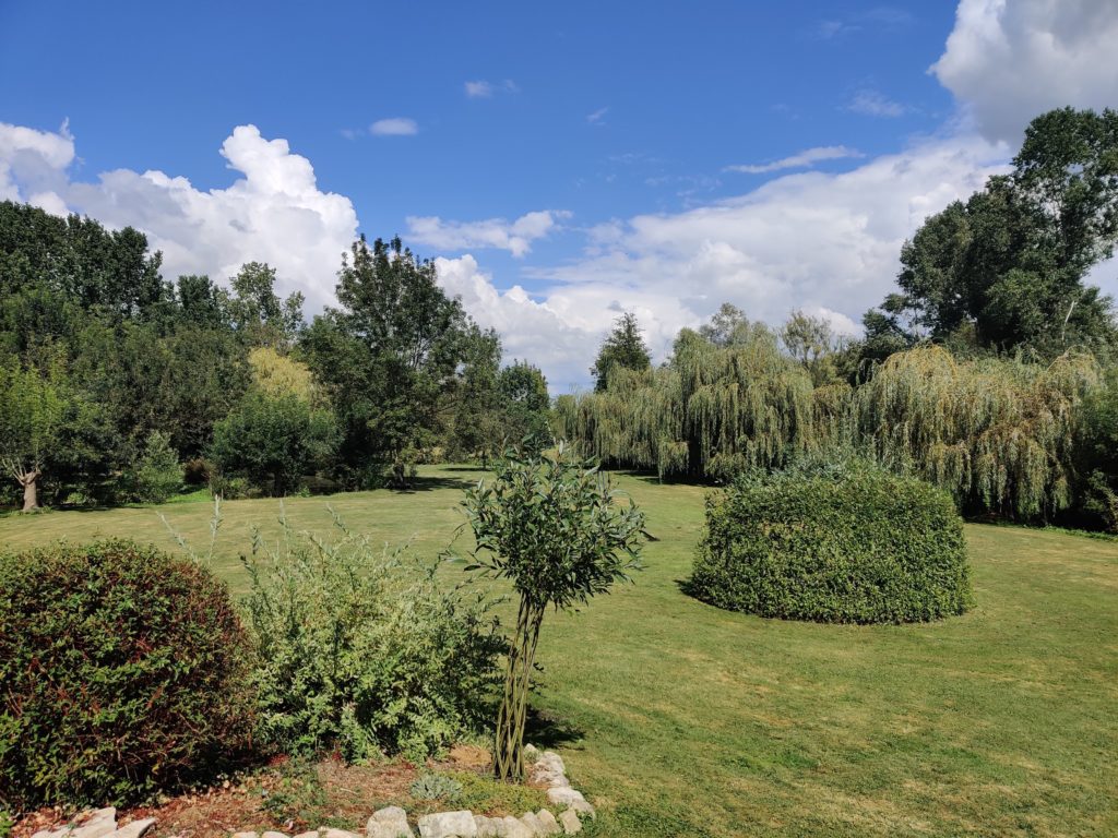 Vue du jardin depuis le site